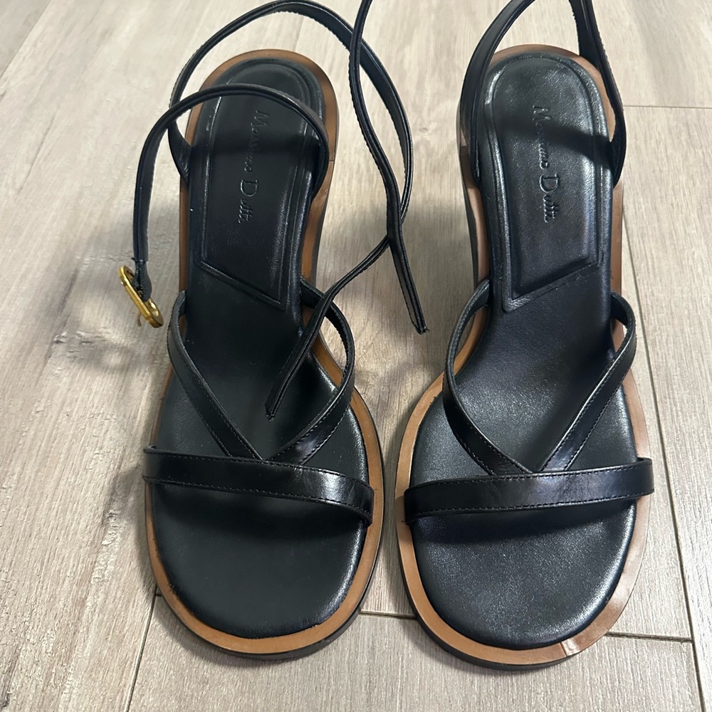 Black Leather Sandals by Massimo Dutti